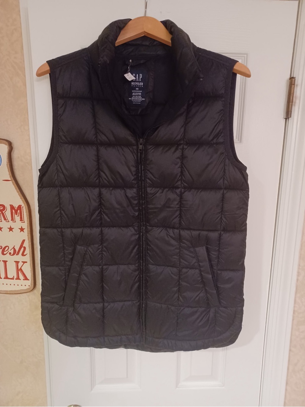 GAP Women’s Black Quilted Puffer Vest